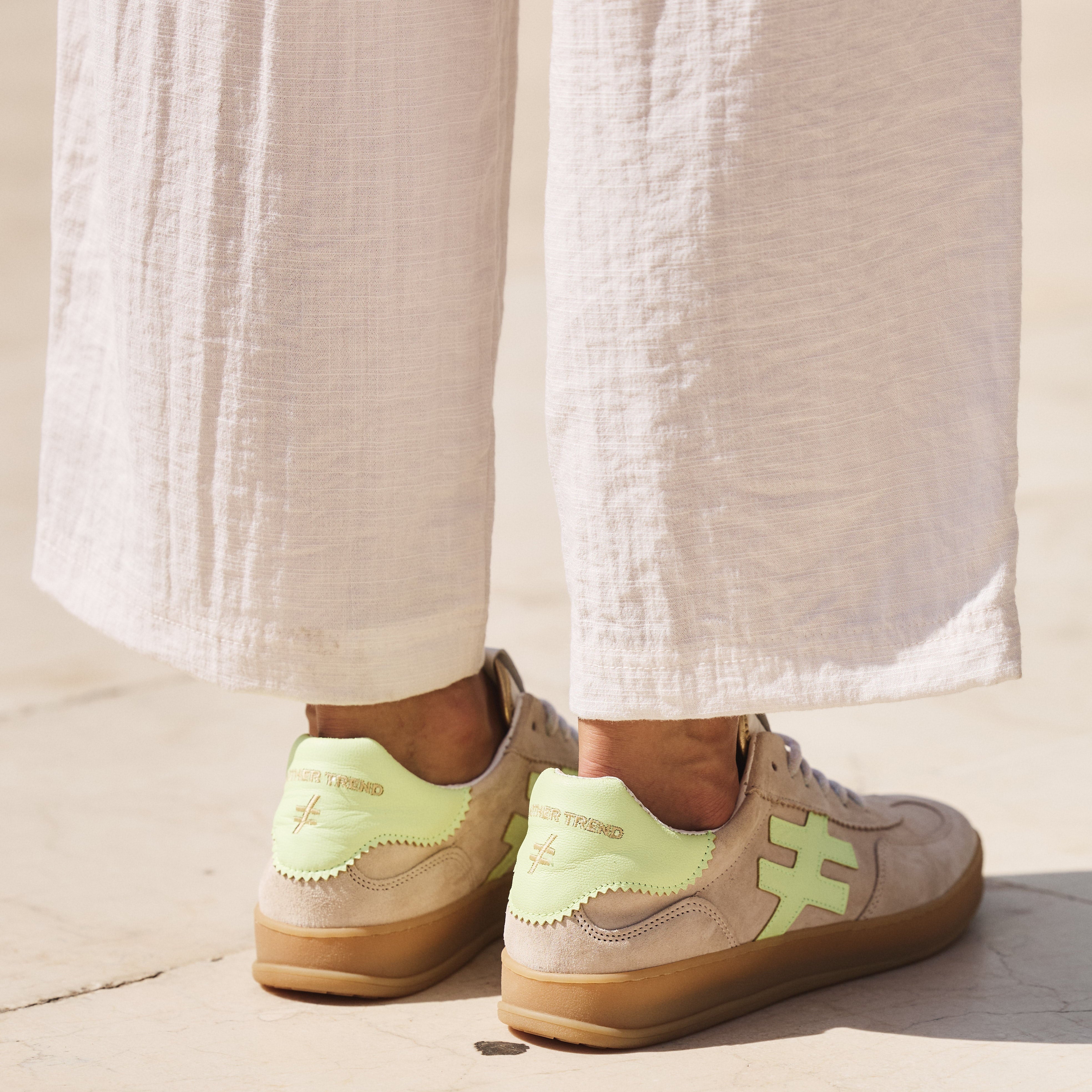 ZAPATILLA ICONIC LINO A032