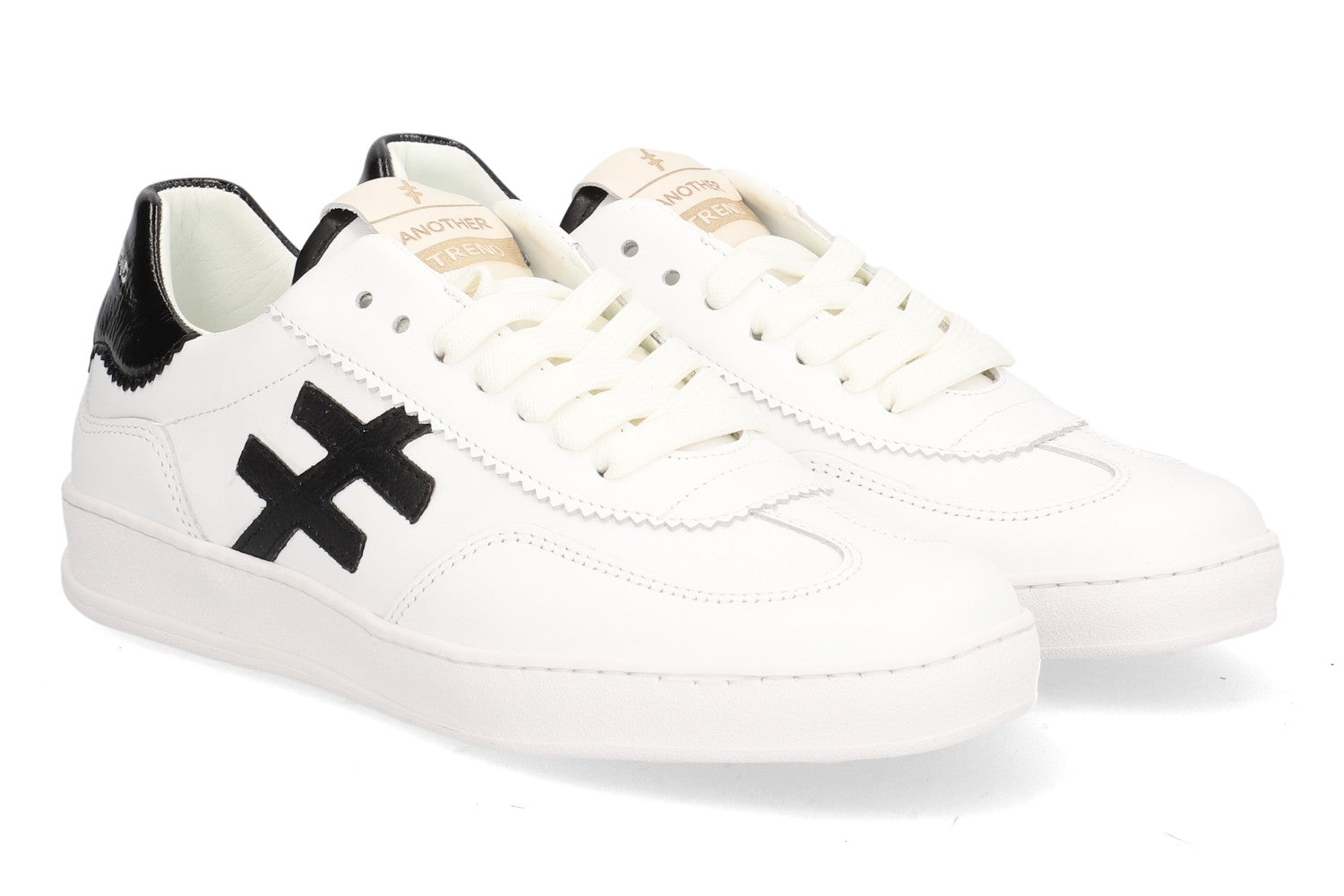 ICONIC WHITE A032